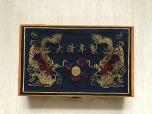 中国古画 珍品旧蔵 めったにない 重な古代絹の表装 大清年制 絵本、刺繍ボックス密封コレクション 国画 骨董品 古置物 中国古美術 時代物 