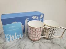 1002■WEDGWOOD　ウエッジウッド　ペアマグカップ　ルネッサンス　ゴールド　レッド　2客セット　洋食器　陶器　　_画像1