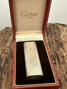 1069■Cartier カルティエ 　ライター シルバー 柄 ガスライター ローラー　 メンズ レディース 喫煙具　箱有り　 中古品　喫煙グッズ