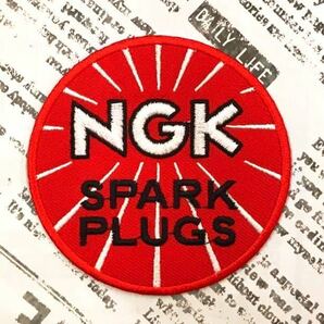 ワッペン【NGK SPARK PLUGS レッド サークル】#618 ハンドメイド 刺繍 アメリカン雑貨 手芸 かざり カスタム オシャレ アイロンの画像1