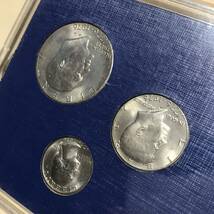 アメリカ　ケース入り 建国200周年 記念コイン 1ドル　50セント　25セント　1776-1976 記念硬貨　ケース傷、汚れあり_画像4
