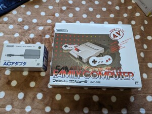 未使用品 任天堂 New ファミコン 本体 ACアダプター付き　AV仕様ファミコン NINTENDO