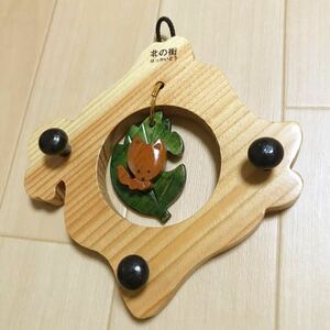 北海道　土産　おみやげ　きつね　キツネ　木製　キーかけ　鍵かけ　ストラップ　未使用品　キーハンガー　木の葉　a53