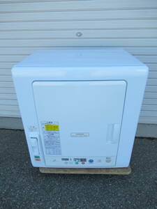日立除湿型電気衣類乾燥機　DE-N55FX 　２０１５年ですが１か月間だけの使用品　兵庫県加古川市より１００Km以内の方は送料無料です