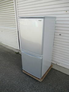 シャープ冷凍冷蔵庫SJ-D14E-S　２０１９年　１３７L 　ドア左開き　兵庫県加古川市より１００Km 以内の方は送料無料です。