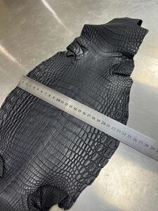 激安！ナイル鰐 クロコダイル！マット仕上げ 職人手染 横24cm ワニ本革 腹部革 クラフト 素材 レザークラフト 本物 一枚原革 ブラック