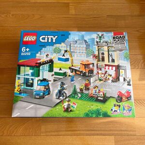 廃盤品★レア 送料無料【新品未開封】レゴ LEGO 60292 City Town Center レゴシティのタウンセンター ロードプレート付 剣道 盲導犬 CITY