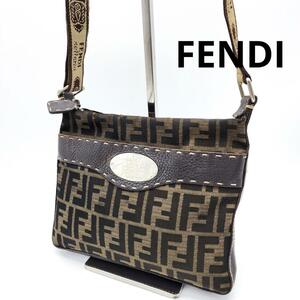 FENDI ズッカ柄　ショルダーバッグ　ポシェット　サコッシュ　キャンバス