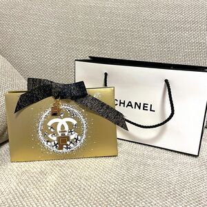 CHANEL ロゴチャーム シャネル ギフト クリスマス 2023 ショッパー 紙袋 クリスマスコフレ ホリデー限定