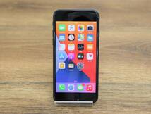 起動OK Apple/アップル iPhone SE 第2世代 64GB SIMフリー MHGP3J/A A2296 2021年購入 本体のみ ブラック/黒色 現状品 『W1096』_画像2