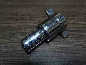 メーカー不明　散水ホース接続用　吐水口／口金　ナット部内径　約18mm　洗濯機ホース差し込み