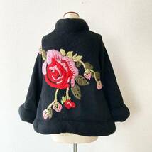 圧倒的存在感バラ刺繍のデザイン物カーディガン　ウール　フレアシルエット　黒　長袖　セーター　アウター　_画像3