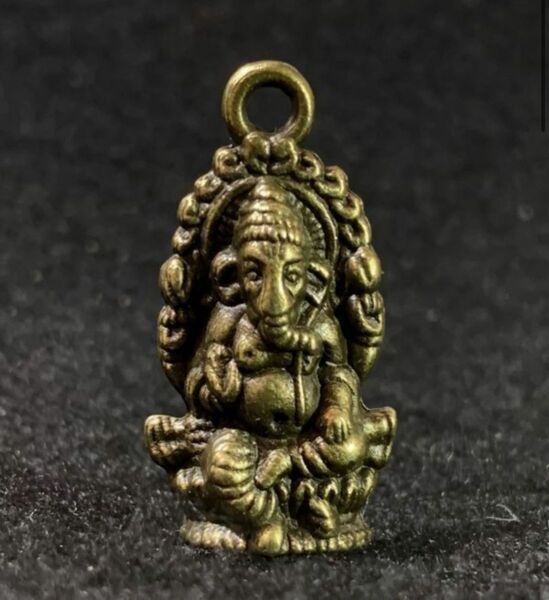 小さな守り神 ガネーシャ神 真鍮製 全長28ミリ 富の神様 除災厄除の神様