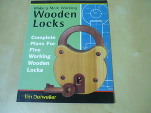 送120木製錠鍵カギ作り方洋書[MAKING MORE WORKING WOODEN LOCKS]木工　ゆうパケ160円