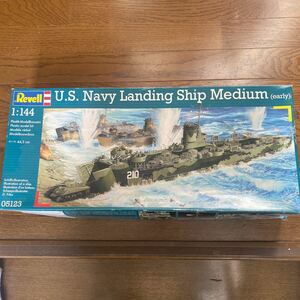 Revell America navy LSM medium sized . land .(1/144 scale 05123)