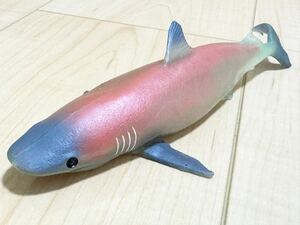 新品 シャークアタック&Co. SHARK ATTACK&Co. ツマジロ サメ フィギュア 鮫 デアゴスティーニ アンドコ 暗闇で光る ブックレット付き