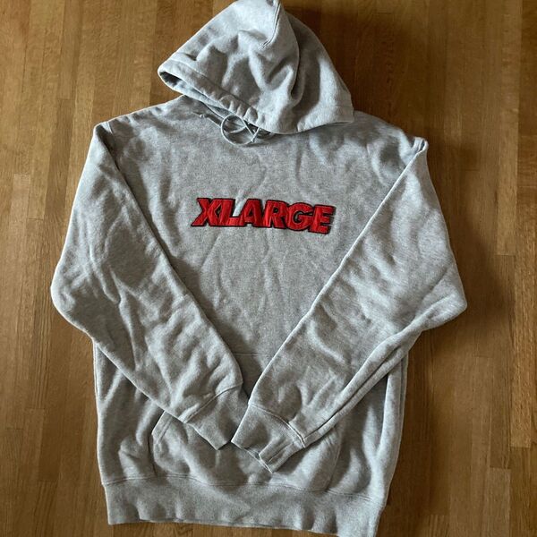 XLARGE エクストララージ パーカー 胸ロゴ 刺繍 グレー 大人気カラー◎