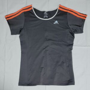 adidas スポーツTシャツ