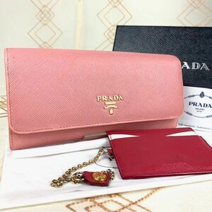 ☆美品☆ PRADA プラダ 長財布 サフィアーノ 箱 パスケース チェーン ギャランティーカード 財布 ゴールドロゴ ピンク イタリア製 B-179