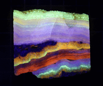 鉱物標本、蛋白石、蛍光オパール北海道産　32グラム（A11)_画像1