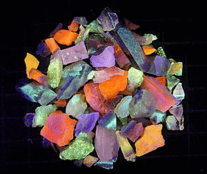 鉱物標本、蛋白石、蛍光オパール北海道産　SS　23グラム（E20)