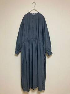 美品 2022AW トゥジュー TOUJOURS Classic Gathered Dress クラシックギャザードレス ワンピース バンドカラー【A9172】