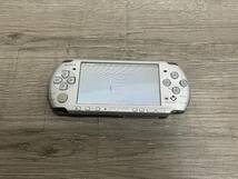 ☆ PSP ☆ プレイステーションポータブル PSP-3000 キングダムハーツ 仕様 動作品 状態良好 本体 バッテリー アダプター 付属 シルバー _画像2