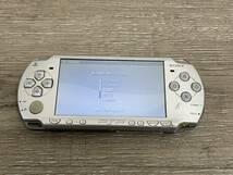 ☆ PSP ☆ プレイステーションポータブル PSP-2000 アイスシルバー 動作品 本体のみ Playstation Portable 6994_画像1