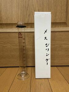 メスシリンダー☆100ml☆arrow☆ユースド☆使用回数少☆希少？☆60サイズ☆測定器☆体積☆容量☆ミリリットル☆ガラス☆一輪挿し☆科学