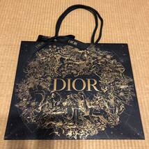 ディオール ホリデー 限定 ショッパー　紙袋　 中サイズ　リボン付　ディオール　ショップ袋　クリスマス Dior_画像1