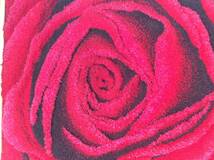 手織りのバラの額絵　(赤）　　縦87ｃｍｘ横８７ｃｍｘ厚さ５ｃｍ　重さ5ｋｇ_画像2