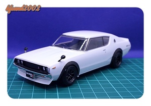 NISSAN SKYLINE 2000GT-R C110　日産　スカイライン　GT-R　白　ケンメリ　低車高・オーバーフェンダー　1/32　アオシマプラモデル完成品！