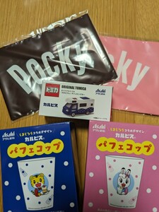 激レア★トミカ「カルピス」キャンピングカー&しまじろう　パフェコップ2個&ポッキーシューター2個