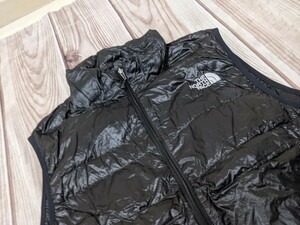 8．ノースフェイス　NORTH FACE　ND18170　ポリプロピレン使用　コンパクトダウンベスト　ライト系　メンズL 黒白　アウトドア x401