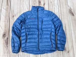 16．MAMMUT マムート PERTEX 両面袖ロゴデザイン 中綿入り ナイロンブルゾンジャケット　アウトドアウェア　メンズL　青系赤x511