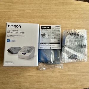 ●オムロン　上腕式血圧計　HEM-7127 電池付き● OMRON オムロン HEM 血圧計