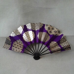 日本舞踊　舞扇　紫　和柄模様　裏表同じ柄　和装小物　小道具　民謡　扇子