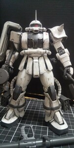 ガンダム MSIGLOO2重力戦線 MG1/100 MS-06JザクⅡVer.2.0 ホワイトオーガー塗装済 完成品