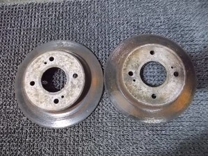 ★激安!★メーカー・車種不明 純正 フロント ? リア ? ブレーキローター 4穴 258mm 左右セット 分かる方 / 2P11-304