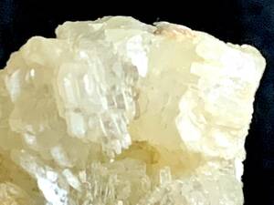 広西省産の白い異極鉱・2・15g（中国産鉱物標本）