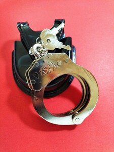 ⑨ 訳有　HAND CUFF★軽量ケース付き　ハンドカフ　本格仕様 手錠 鋼鉄製