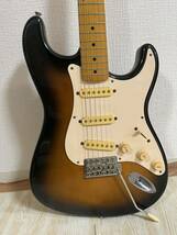 Fender フェンダー JAPAN STRATOCASTER ギター 通電確認済み　中古 現状品 _画像2