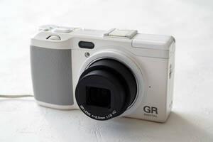 RICOH リコー デジタルカメラ GR DIGITAL IV ホワイトエディション