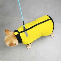 イエローMサイズ◆【残り数枚】犬服 小型犬用 背中ファスナー ダウン風 ベスト ウェアハーネス付き 新品 アウター 防寒着 新作 ドッグ_画像3