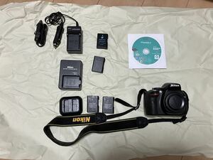 一眼レフ カメラ Nikon D5200 ボディ バッテリー4個付き！