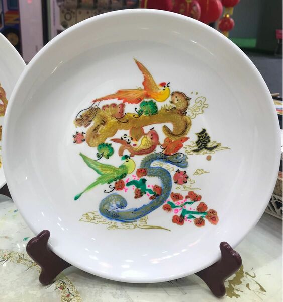 皿　陶瓷に開運風水花文字を手書き、好きな文字を書きます。横浜中華街　風水美術品　愛　贈り物　最適
