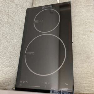 Electrolux 2口IHクッカー　EHI326CA