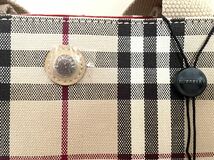 rrkk2080 未使用品 Burberry バーバリー トートバッグバッノバチェック ハンドバッグ ベージュ レッド 保存袋付き_画像4