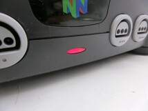 T【3え-97】【100サイズ】ニンテンドー64 本体 NUS-001/Nintendo64/任天堂/ゲーム機/通電可 ジャンク扱い/※傷 汚れ 外箱傷み有_画像7