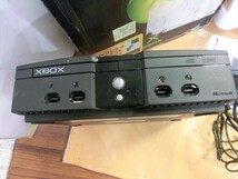 T【ヤ3-77】【100サイズ】マイクロソフト XBOX ゲーム機本体＋コントローラ他セット/ジャンク扱い/※傷汚れ・外箱傷み有_画像3